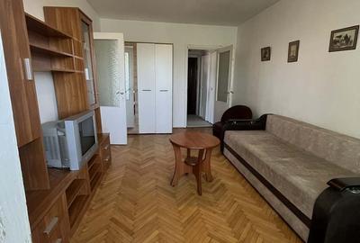 Apartament cu 3 camere semidecomandat în Tătărași