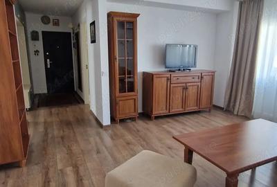 PF inchiriez ap.3 cam Unirii Sud