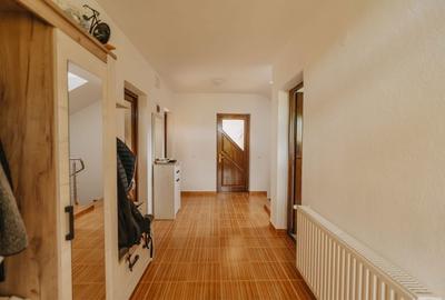 Casă cu 4 camere în Central - 2