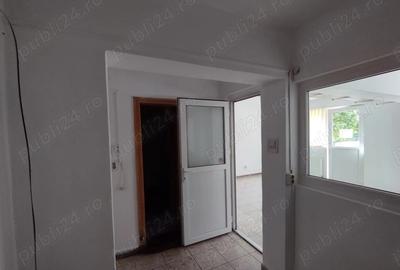 Inchiriez spa?iu comercial in Oravi?a Zona Garii - 3