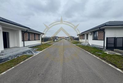 Casă cu 3 camere cu Canalizare în Balotești