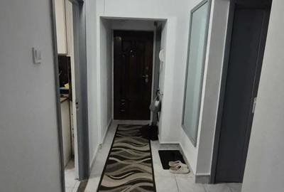 Apartament cu trei camere, zona Cri?an, etajul 1 - 8