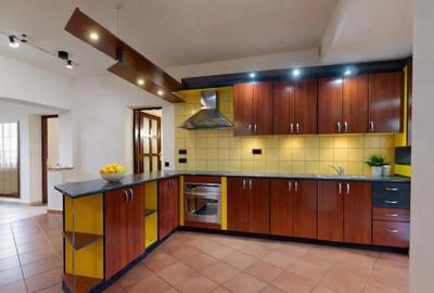 Spațiu comercial, de 293 mp, în Centrul Civic - 18