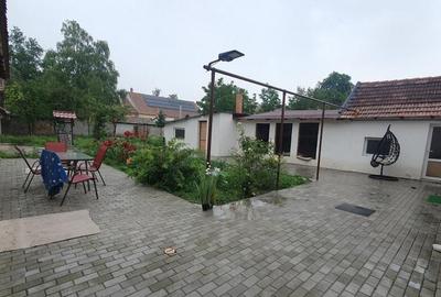 Casă cu 4 camere cu Teren 1000 Mp în Central