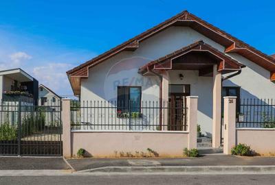 Casa cu 4 camere, de vanzare, in Cartierul Tineretului... - 1