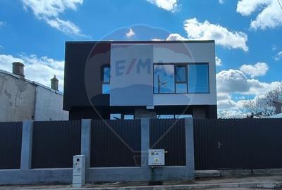 Casă cu 4 camere cu Teren 321 Mp în Port