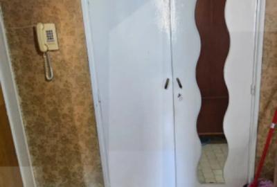 Apartament cu 3 camere semidecomandat, mobilat în Teiul Doamnei