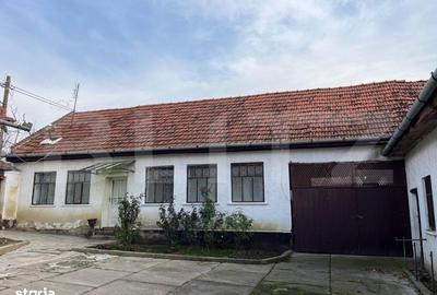 Casă cu 3 camere cu Teren 3000 Mp în Central - 3
