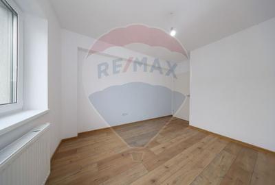 Apartament 3 camere - Tractorul- 73 mp, parcare si boxa - 10