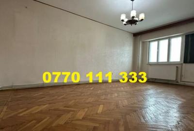 Spatios! 3 camere decomandat, ansamblul Dorobantilor, etaj 3
