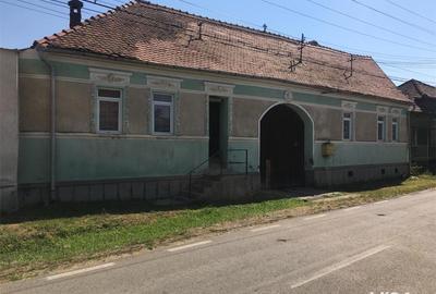 Casă cu 6 camere cu Teren 3444 Mp în Căstău - 10