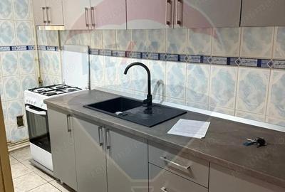 Apartament cu 3 camere de inchiriat in zona Craiovita Noua - 2