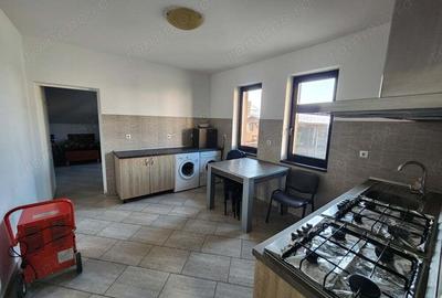 Casă cu 5 camere în Giroc