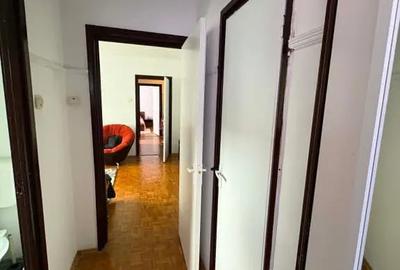 Apartament cu 3 camere semidecomandat în Astra