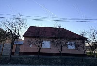 Casă cu 5 camere cu Teren 711 Mp în Ghiroda - 1