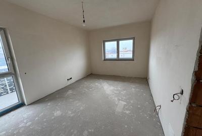 Oportunitate! Penthouse cu 4 camere+ terasa, in vila, Floresti - 6
