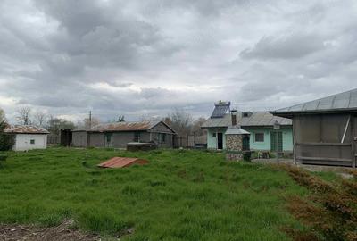 Casă cu 5 camere cu Teren 2100 Mp în Scorțaru Vechi - 9