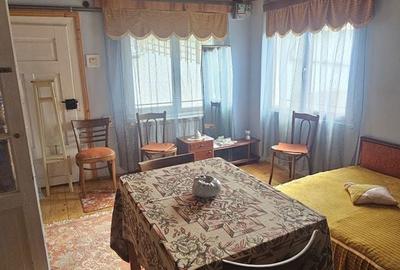 Casă cu 4 camere cu Teren 5500 Mp în Lerești - 5