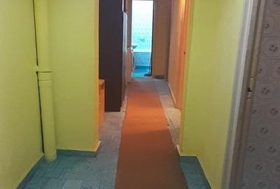 Apartament cu 3 camere semidecomandat în Nord