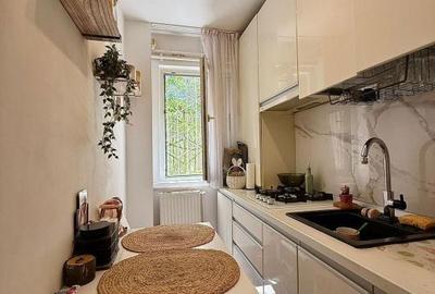 Apartament cu 3 camere decomandat în Craiovița Nouă - 9