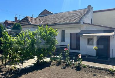 Casa de vanzare, cu 3 camere, 85 mp, zona semicentrala