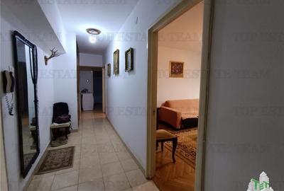 Vanzare apartament 3 camere Ion Mihalache- Piata 1 Mai - 5