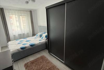 Apartament cu 3 camere semidecomandat în Central