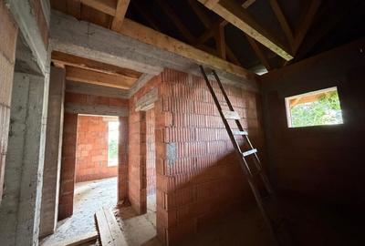 Casă individuală cu 7 camere cu Canalizare în Central - 7