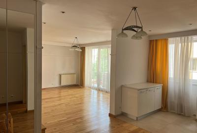 Apartament cu 3 camere decomandat, mobilat în Herăstrău