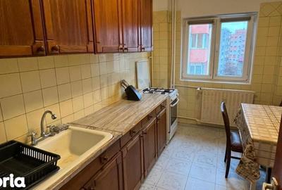 Apartament cu 2 camere decomandat, mobilat în Tei