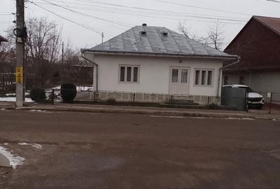 Casă cu 4 camere în Central - 1