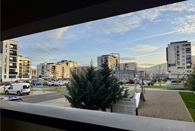 Apartament cu 3 camere decomandat în Tractorul - 1