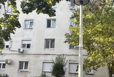 Apartament 2 camere tip RA de vanzare Etaj 1 langa Liceul Lucian Blaga Oradea - 1