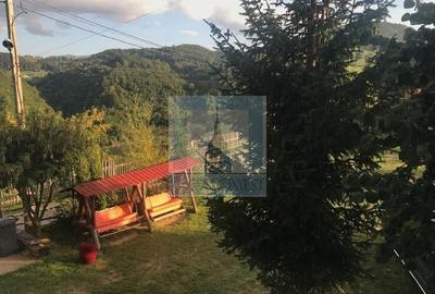 Casă individuală cu 11 camere cu Canalizare în Fundata - 2