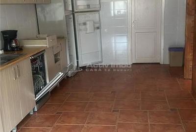 Casă cu 8 camere cu Teren 1000 Mp în Moieciu - 2