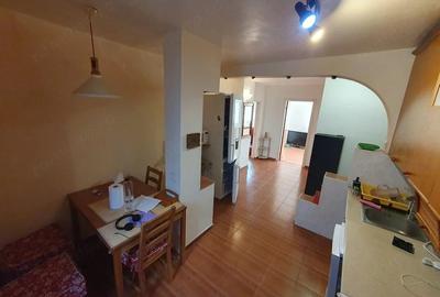 Apartament cu 4 camere decomandat în Costin Georgian