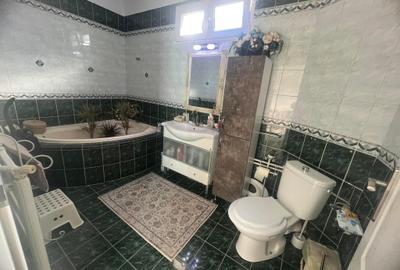 Casă cu 4 camere cu Canalizare în Km 4-5 - 5