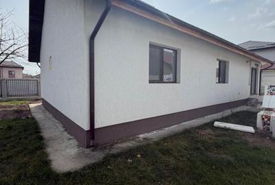 Casă cu 4 camere cu Teren 452 Mp în Central