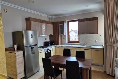 Apartament cu 2 camere decomandat în Tractorul - 4