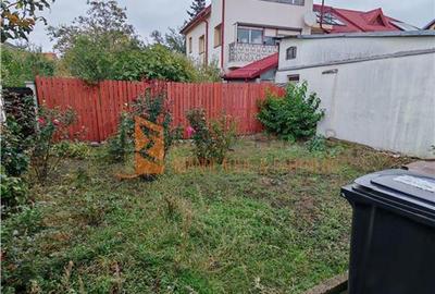 Casă individuală cu 7 camere cu Canalizare în 1 Decembrie - 20