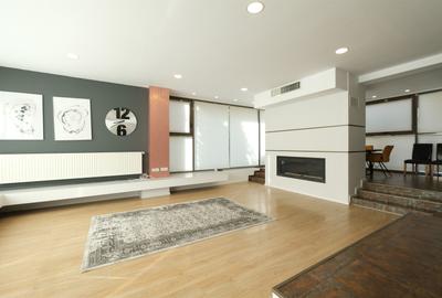 Casă cu 6 camere cu Canalizare în Exterior Nord - 2