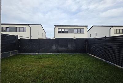 Duplex cu 3 camere cu Canalizare în Sânpetru - 2