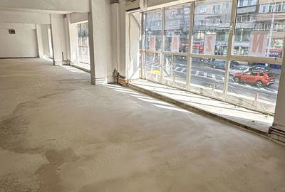Spațiu comercial, de 465 mp, în Central - 3