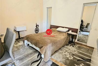 Casă cu 5 camere cu Canalizare în Central - 3