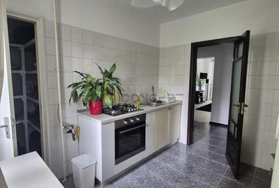 Apartament cu 3 camere decomandat, mobilat în Decebal - 10