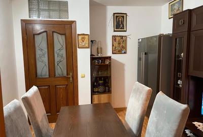Apartament cu 3 camere decomandat în Exterior Vest