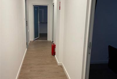 Spațiu comercial, de 200 mp, în Central - 8