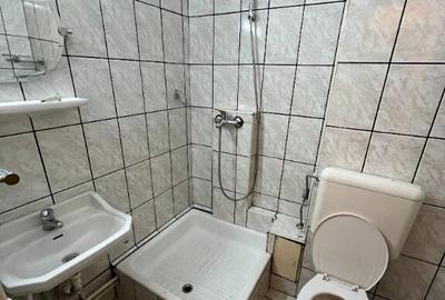 INCHIRIEZ apartament 4 camere decomandat, zona Vasile Aaron - 1