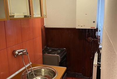 Apartament cu 3 camere semidecomandat în Rovinari - 3