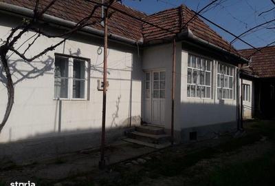Casă cu 4 camere cu Teren 80 Mp în Crasna